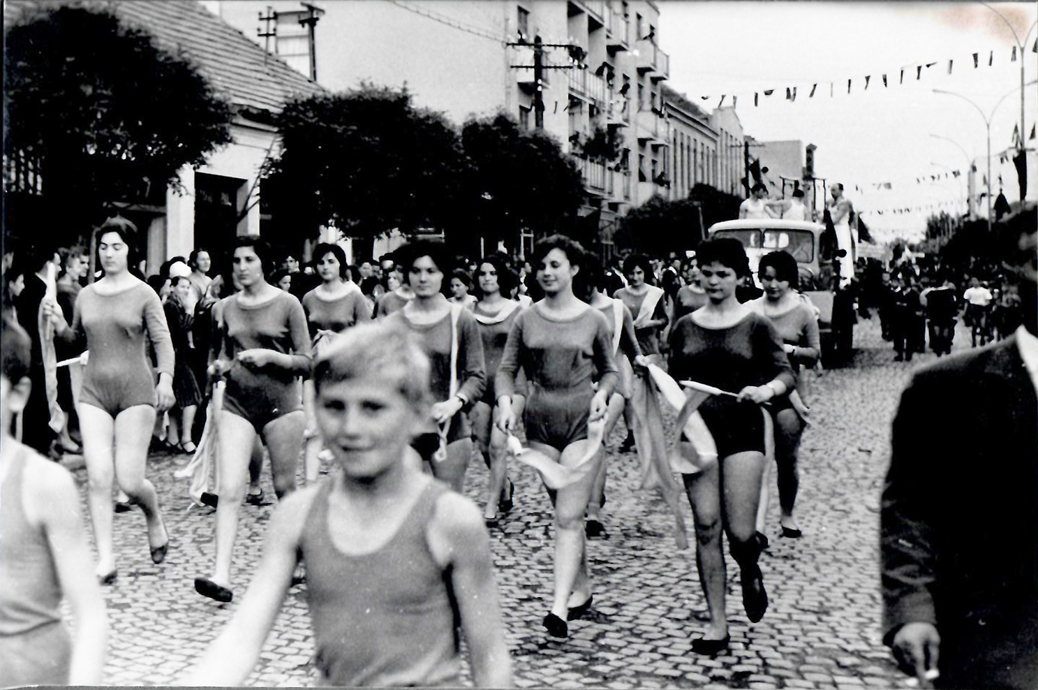 a defile majske parade 001