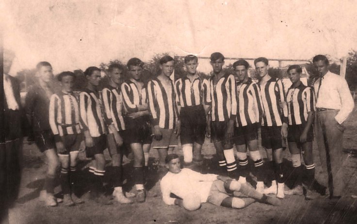 Dusan Crevar 1942 treci s leva