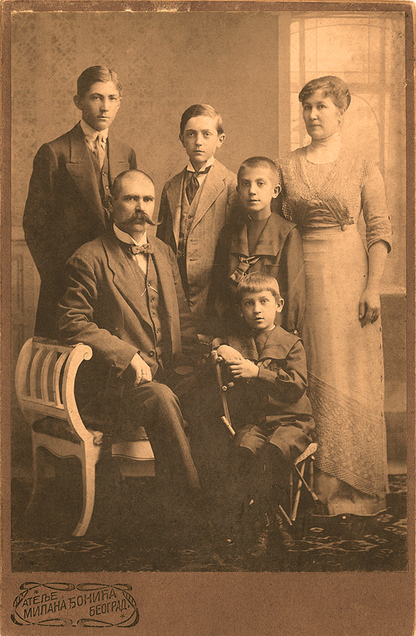 Тома Ђ. Цинцар-Јанковић са породицом, Београд 1912.