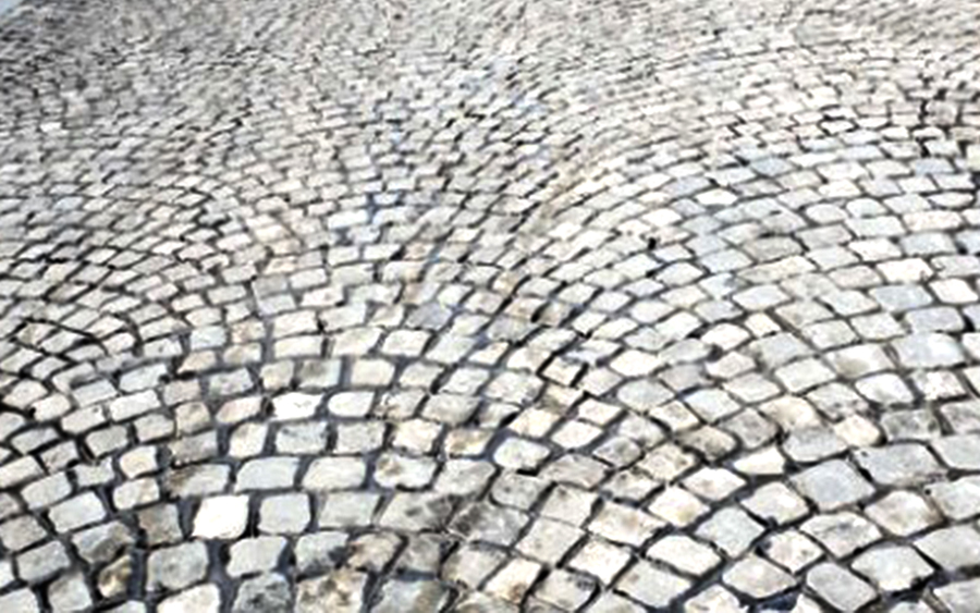 Kaldrma granitna kocka na ulici